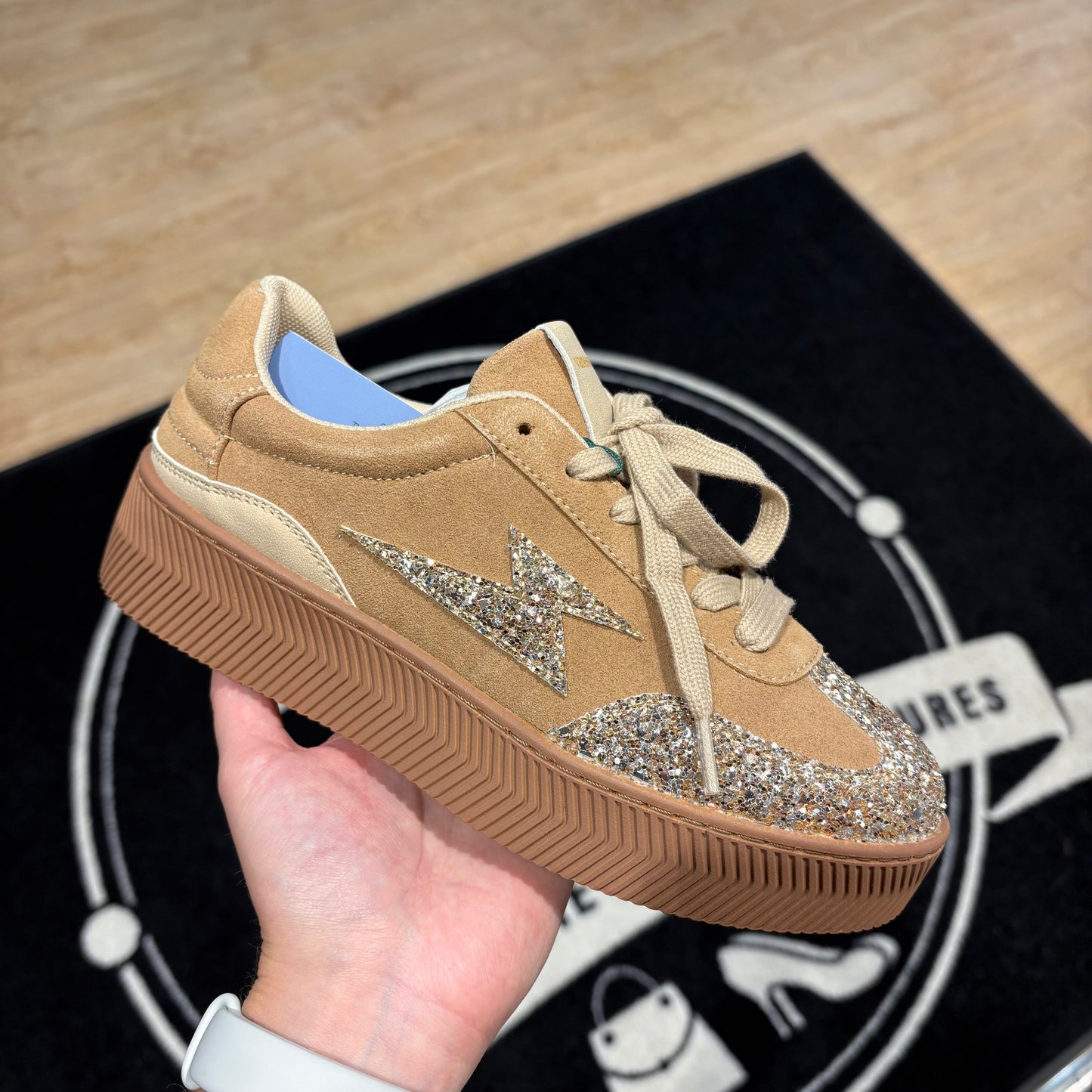 Vanessa Wu - Baskets JANE EMBLEM | Beige | BK2921