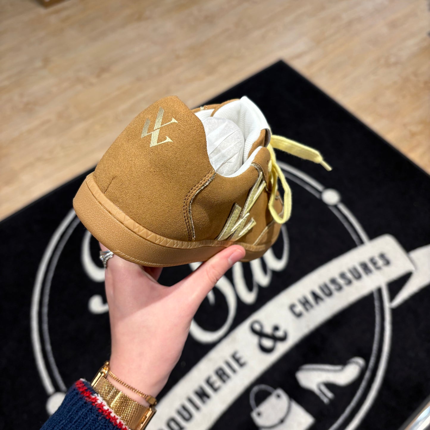 Vanessa Wu AURA INITIALS Camel | BK2837