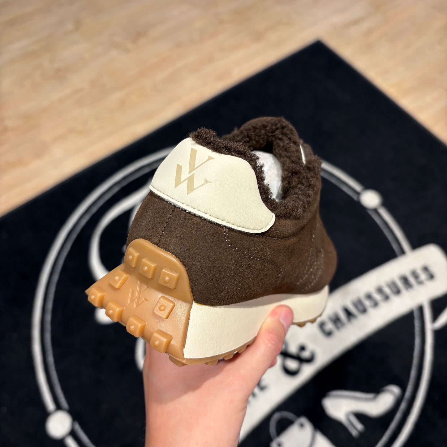 Vanessa Wu - Baskets FLOW PLUSH | Chocolat | BK2939