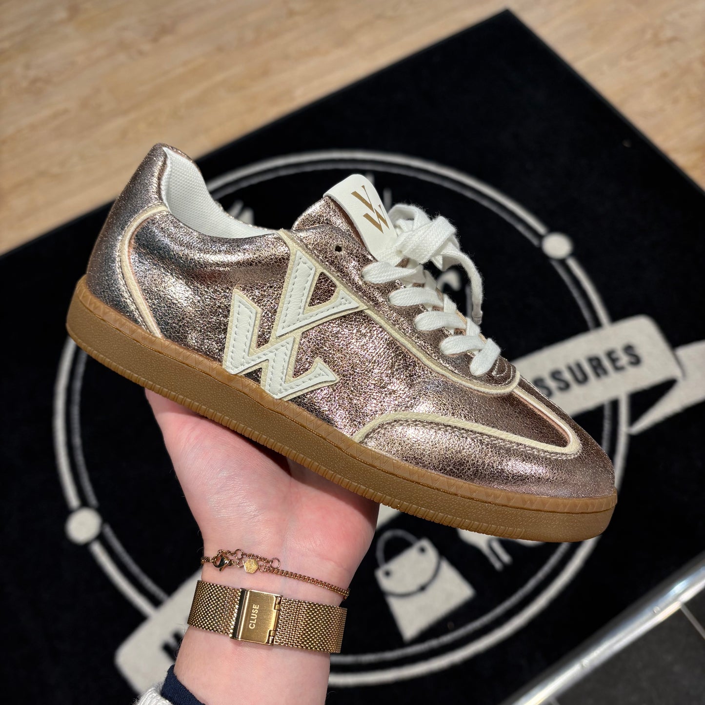 Vanessa Wu – Baskets AURA INITIALS Or | BK2805