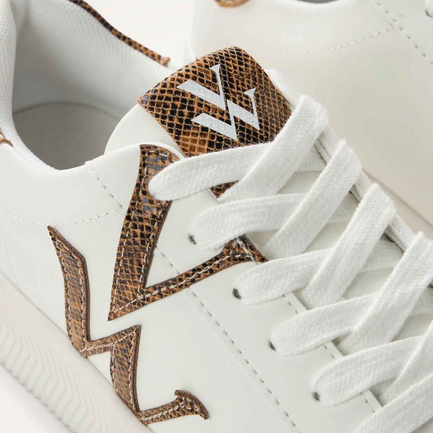 Vanessa Wu LOU Python | BK2765
