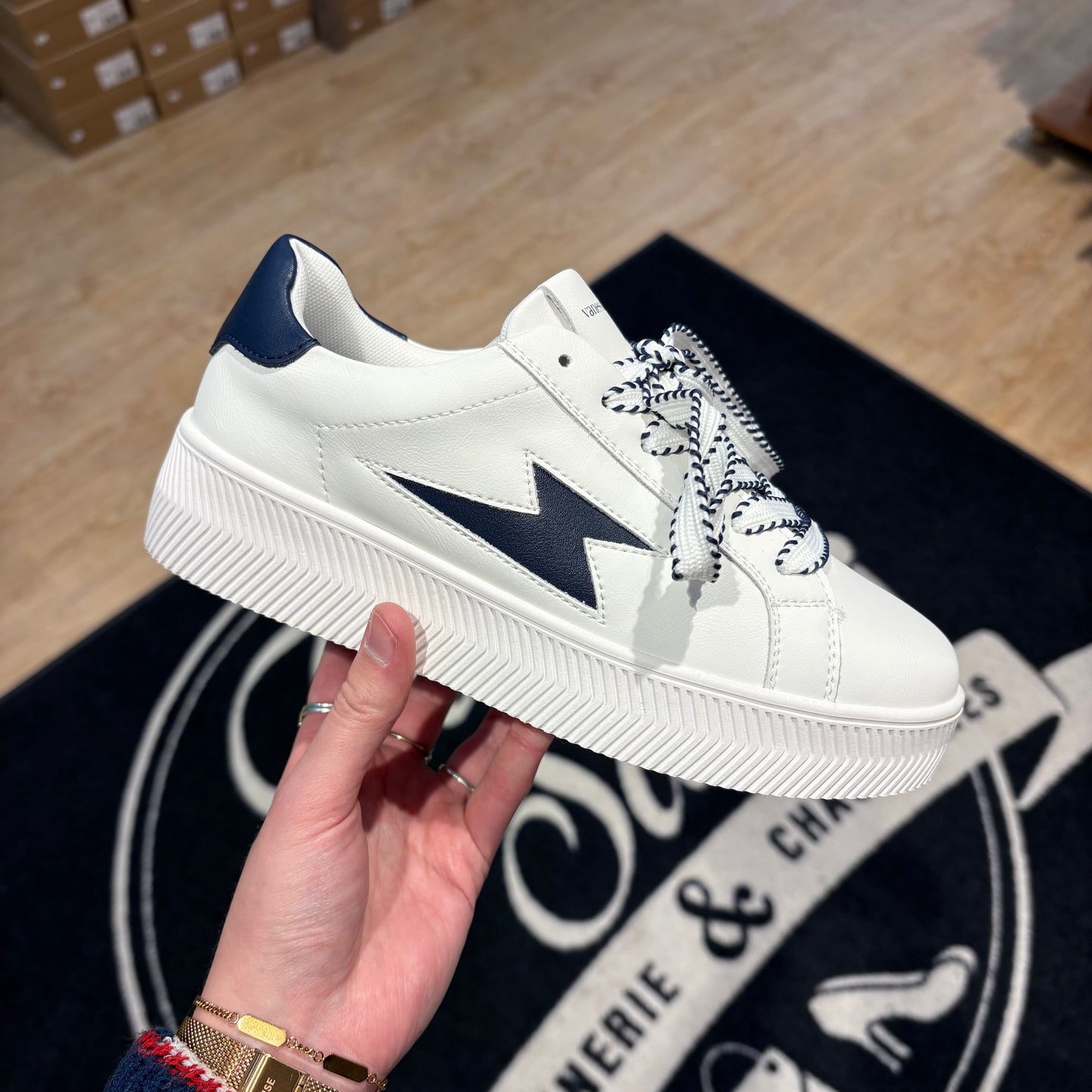 Vanessa Wu - Baskets JANE EMBLEM Marine | BK2838