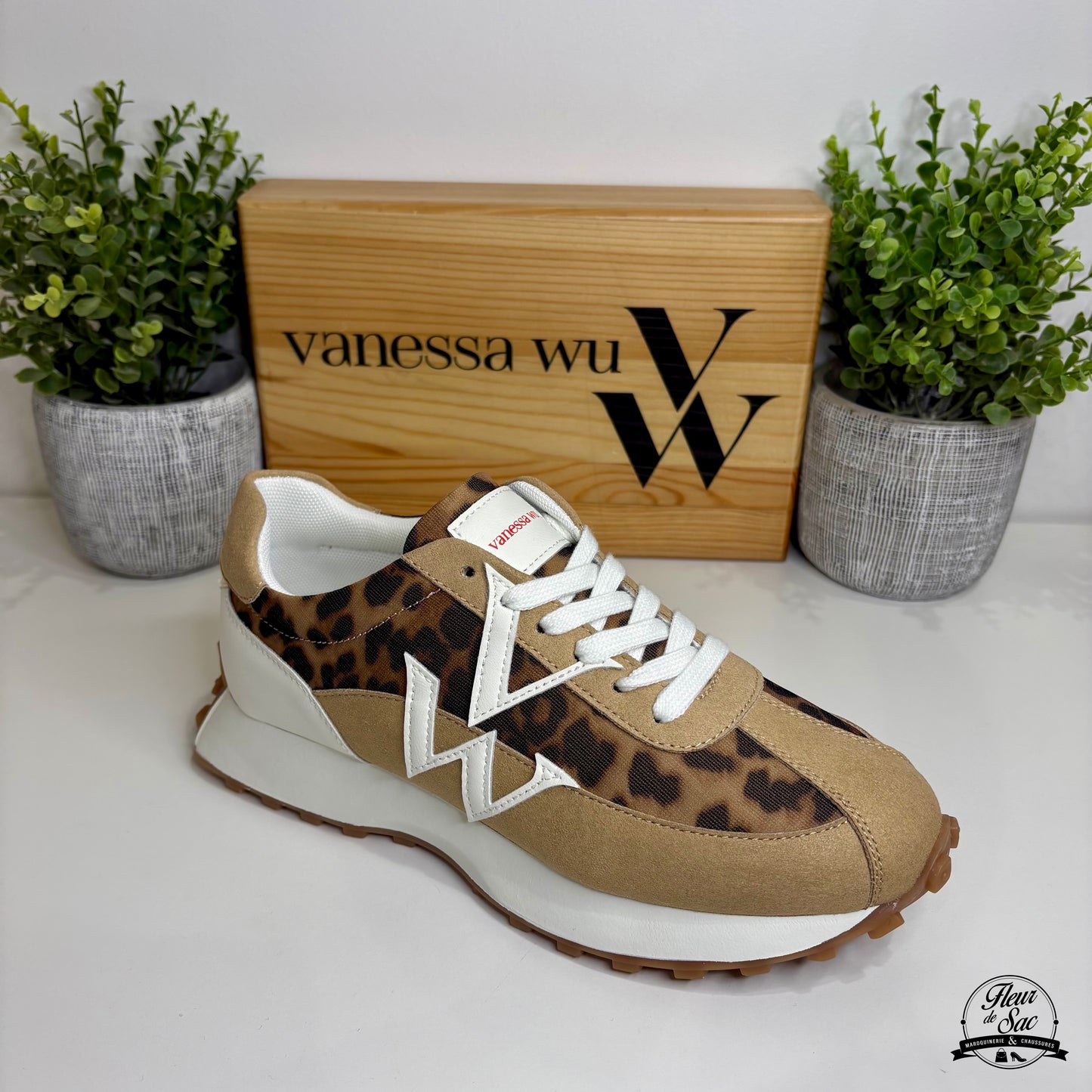 Vanessa Wu – Baskets FLOW INITIALS Beige | BK2844